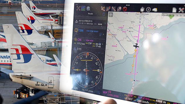 Avión desaparecido en Malasia: Familiares afirman que celulares aún tienen señal