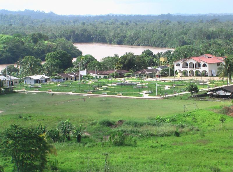 Rechazan a director de Ugel de Puerto Inca