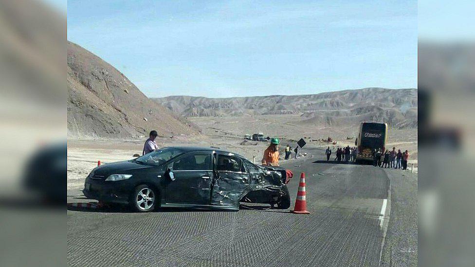 Bus de Flores colisiona contra automóvil sin dejar heridos en Moquegua