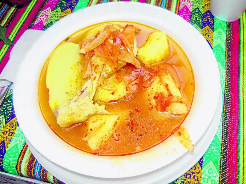 El rico locro de gallina, la comida de Los Negritos