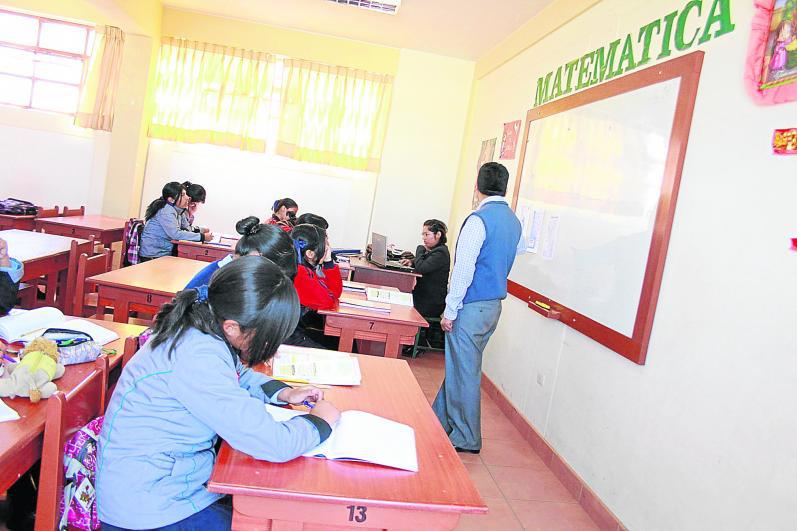 Plantean al Congreso aumento de sueldo para docentes 