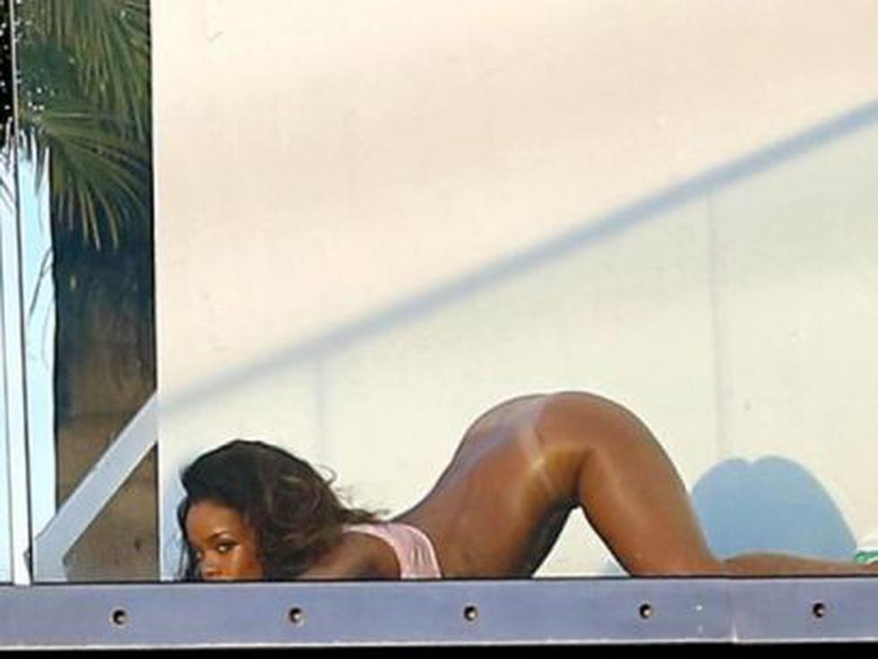 Rihanna captada desnuda en sesión de fotos