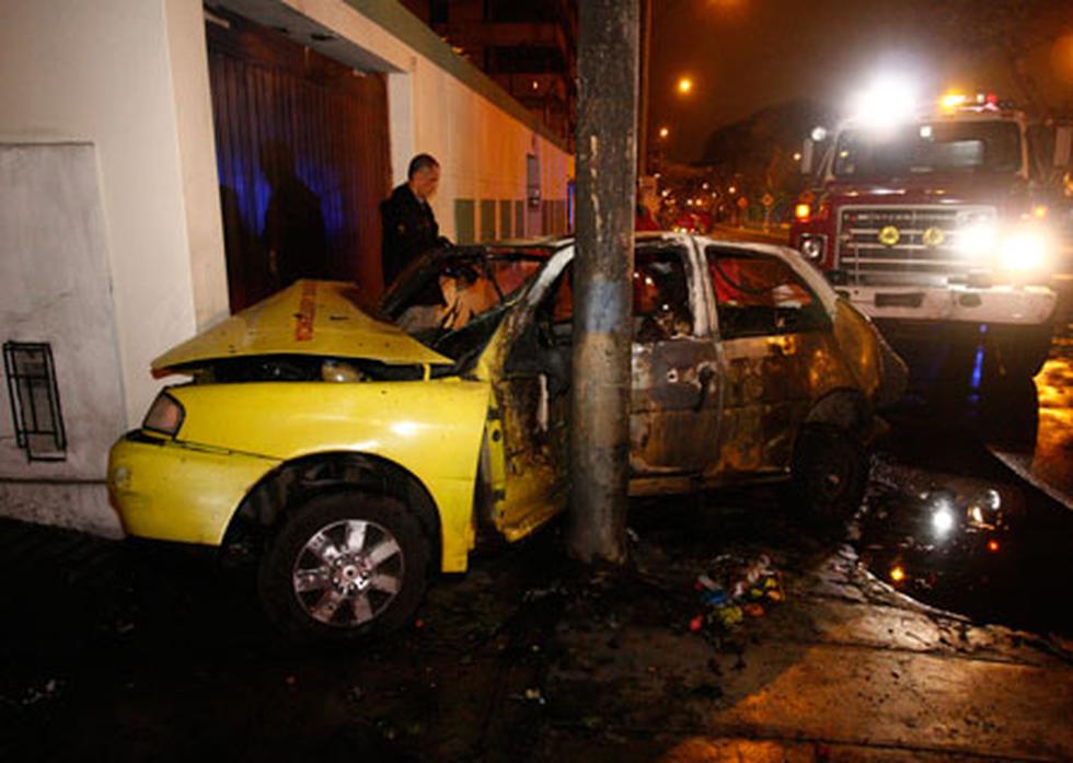 Automóvil del Touring Club se incendia en Lince
