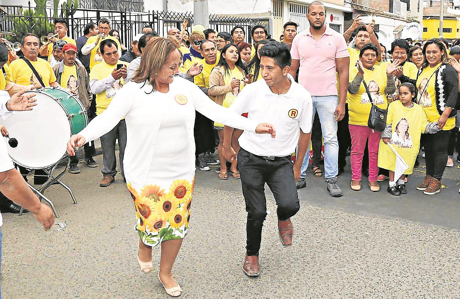 El zapateo de doña Rosa busca romper el piso en el que baila APP 