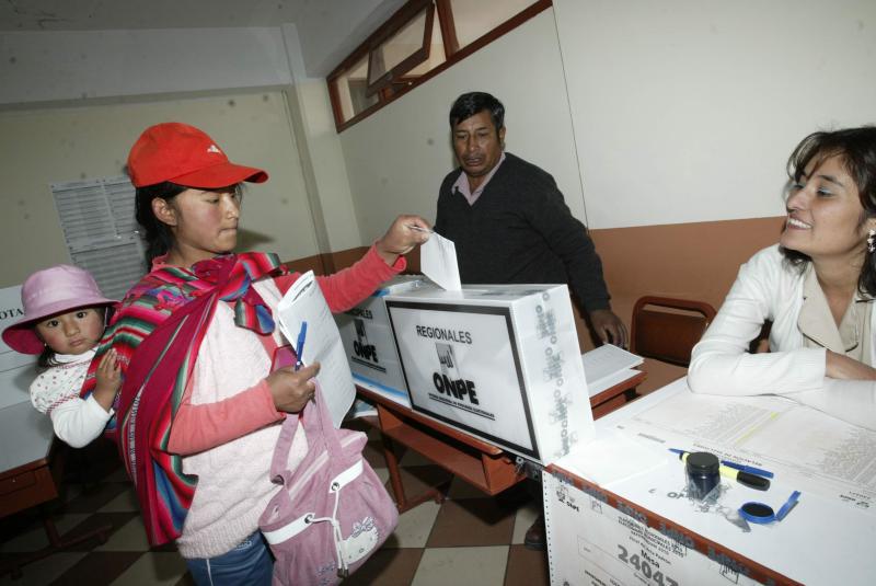 Onpe plantea sanción contra tres movimientos políticos