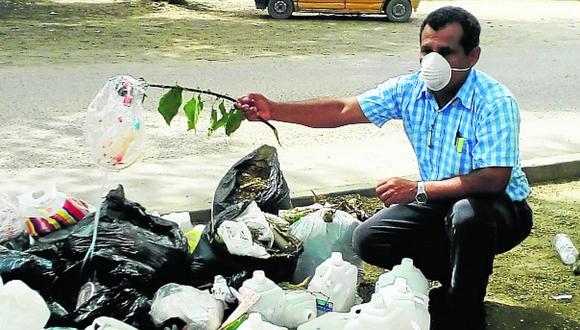 Piura: Arrojan residuos clínicos contaminantes en plena vía pública 