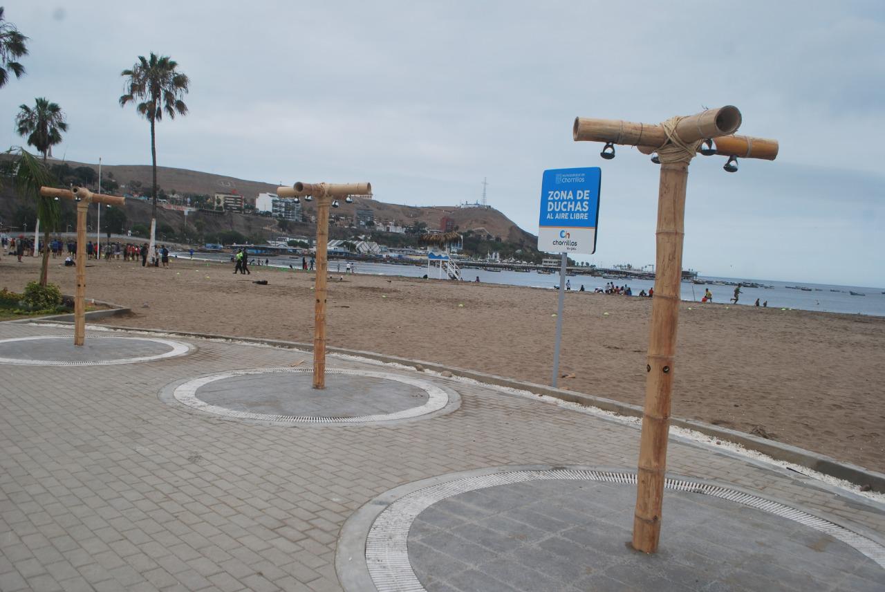El alcalde  Augusto Miyashiro había inaugurado 32 duchas el pasado 31 de diciembre. Sin embargo, horas después, estas fueron robadas.  (Foto: Municipalidad de Chorrillos)
