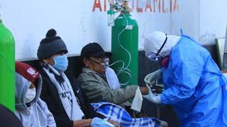 Buscan 60 médicos para combatir la COVID-19 en Arequipa 