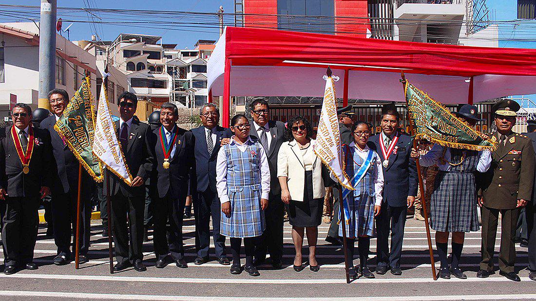 Colegios de Samegua y Chen Chen ganaron concurso de desfile