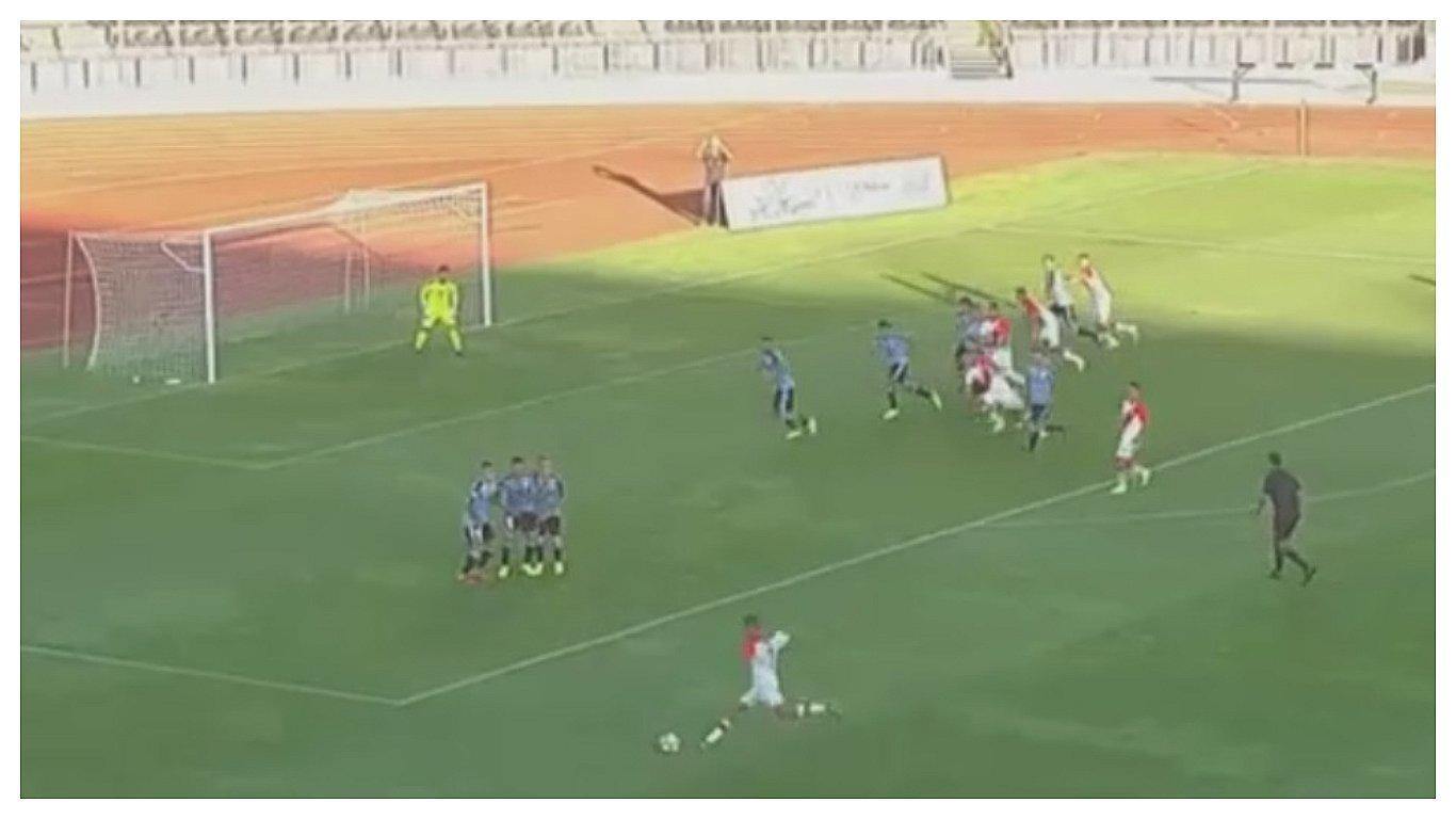 Perú vs Uruguay: Gerald Távara casi abre el marcador con impresionante tiro libre (VIDEO)