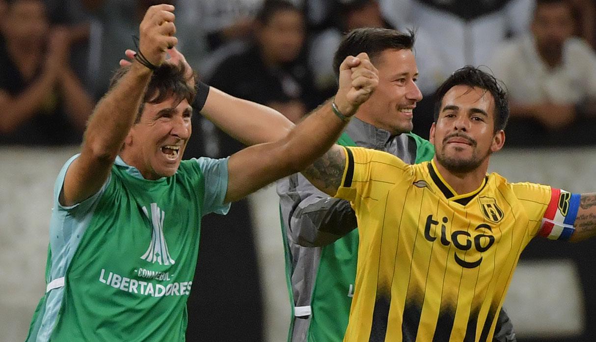 Gustavo Costas dirige al Club Guaraní de Paraguay que juega la Copa Libertadores 2020. (Foto: AFP)