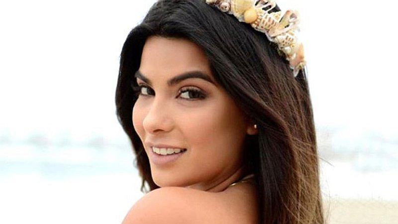 Ivana Yturbe realiza topless tras permanecer internada en Roma (FOTOS)