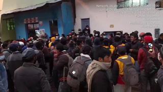 Huancavelica: Visten con pollera a gerente municipal y lo pasean por las calles de Huaribamba