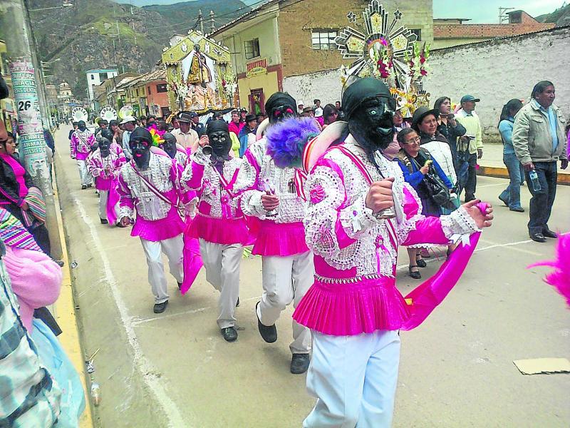 Negritos de Huancavelica bailan a San Martín (VIDEO)