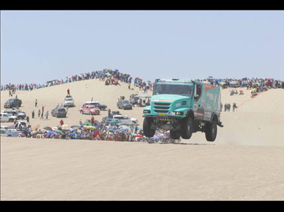 FOTOS del Dakar 2013 : Peterhansel y Barreda toman el mando en las dunas