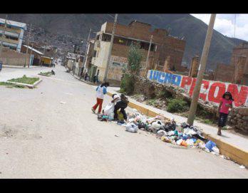 Vecinos se quejan de calles sucias
