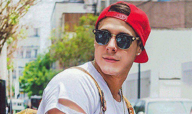 ​Hugo García pasó incómodo momento luego que conductora de televisión le hiciera esto en vivo (VIDEO)