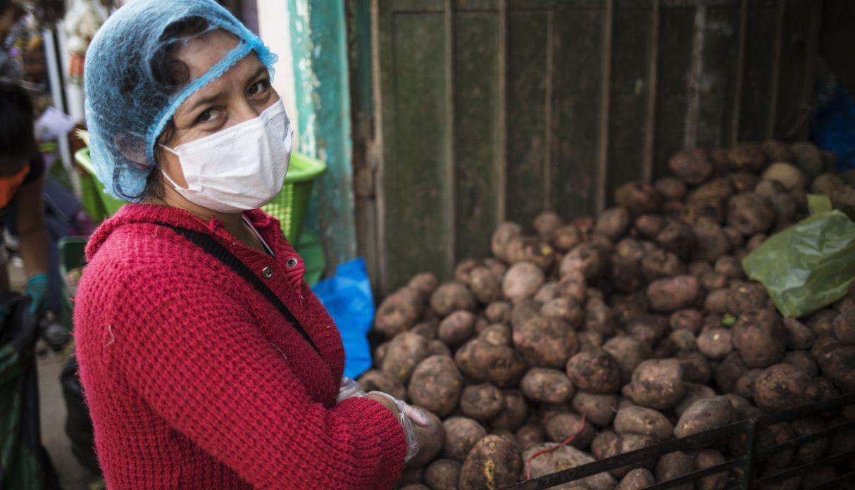 Trabajadores independientes podrán cobrar bono de 380 soles a partir del miércoles 8 de abril  | AP Photo/Rodrigo Abd