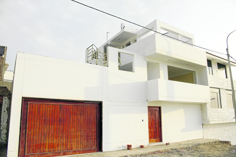 Richard Acuña acusado de desmantelar casa de Huanchaco