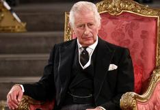 Las manías del Rey Carlos III tras asumir el trono de la Reina Isabel II (VIDEOS)