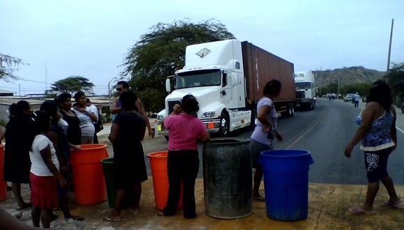 Población de Acapulco bloqueó la carretera por corte de agua potable