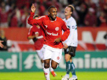 Balean a futbolista ecuatoriano Luis ´Chucho´ Bolaños