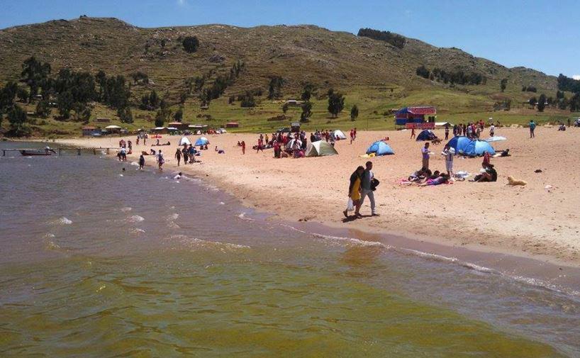 Puno: Turistas abarrotaron playas puneñas