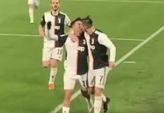 Cristiano Ronaldo calculó mal y besó accidentalmente a Paulo Dybala (VIDEO)
