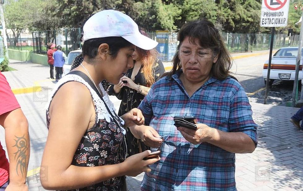 ​Voluntaria ayuda a desinformados a ubicar local de votación (FOTOS y VIDEO)
