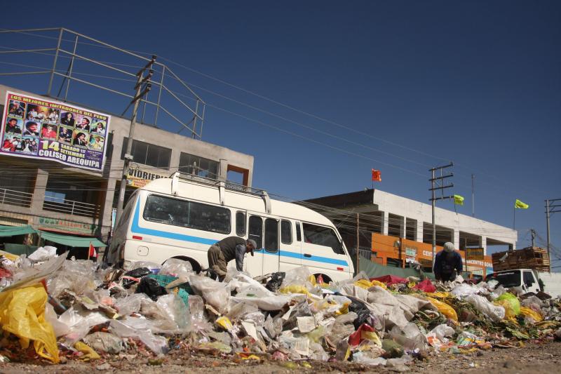 Mercados de Río Seco son un caos