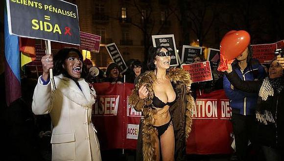 Francia: Se sancionará a los clientes de las prostitutas