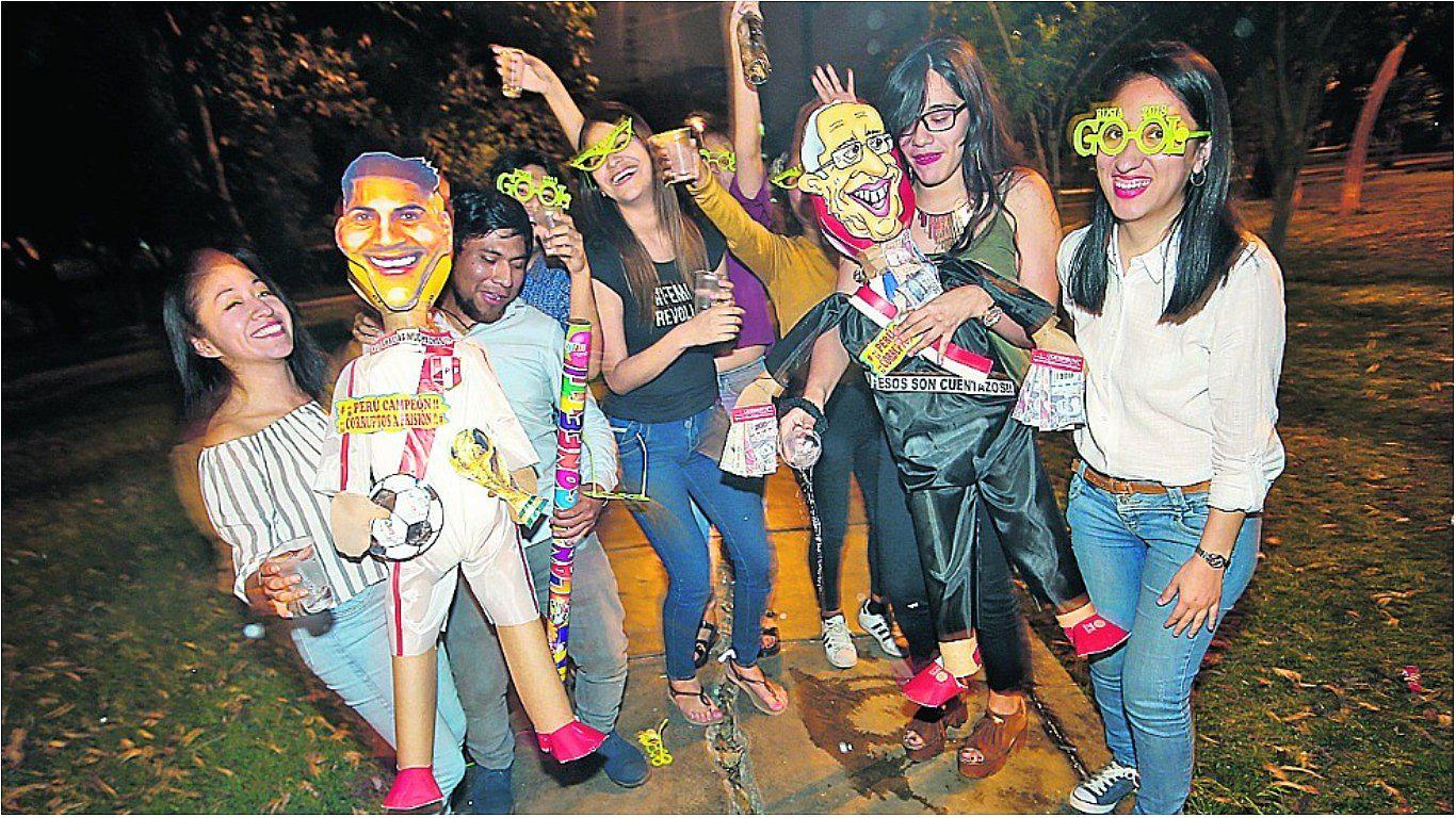 Peruanos recibieron el Año Nuevo al ritmo del “¡Perú campeón!”