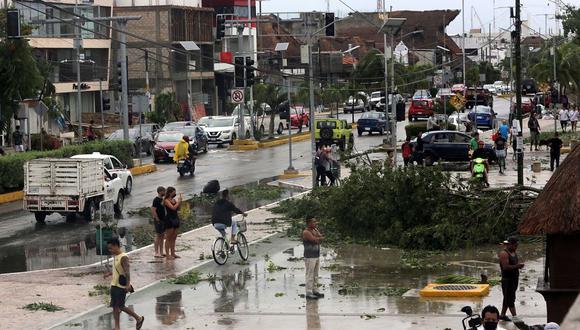 Vista de árboles caídos durante el paso del huracán Grace, en el centro del municipio de Tulum, estado de Quintana Roo (México). (EFE/ Alonso Cupul).