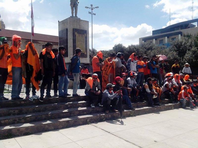 Largas colas en Estadio Municipal de Espinar