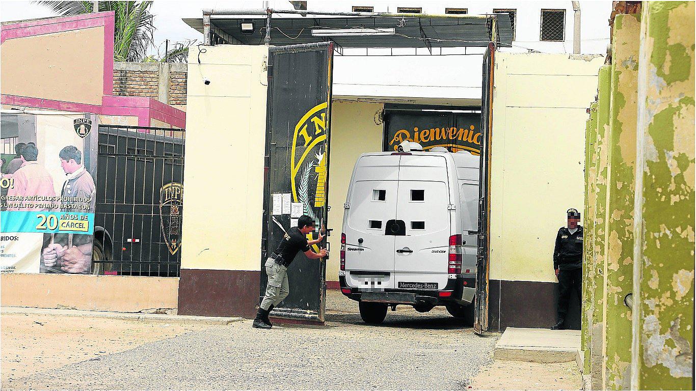 Cae mujer que iba a ingresar memoria al penal