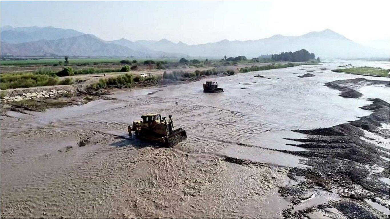 Refuerzan tramos críticos del río Chicama 
