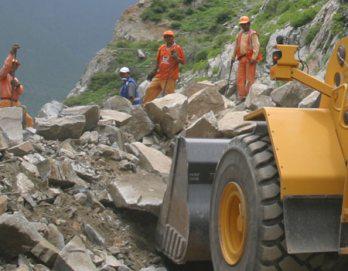 Arreglan carretera a Pariahuanca
