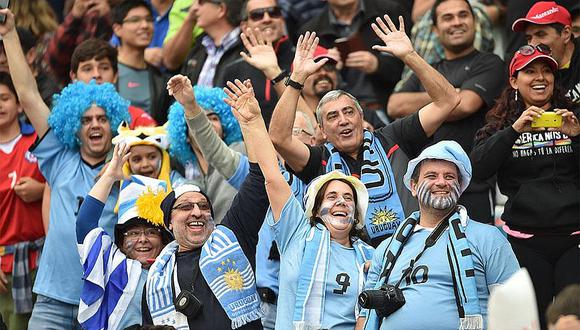 Hinchada uruguaya celebró el pase al repechaje de Perú en el Estadio Centenario (VIDEO)