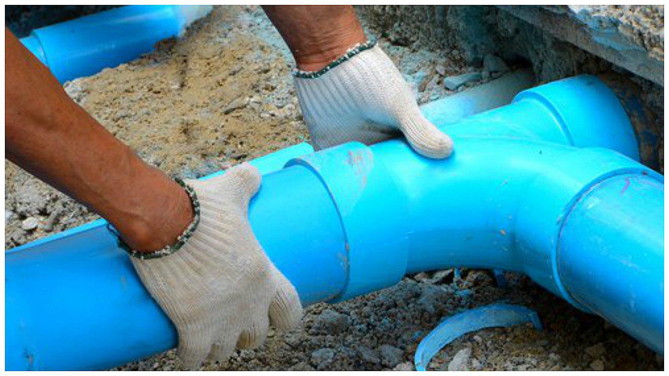 Facebook: Sus tuberías no funcionaban y no creerás lo que encontraron dentro (FOTOS)