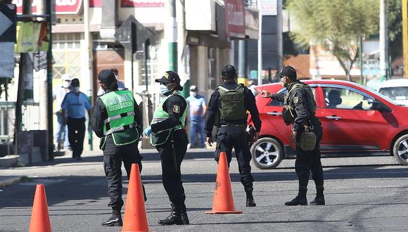 Suman a 21 policías fallecidos por COVID-19 y familiares denuncian falta de atención en Arequipa