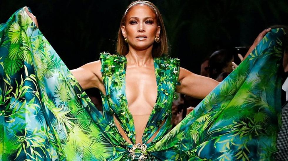 Jennifer López Lució Nuevamente Su Icónico Vestido Verde Versace Después De 20 Años