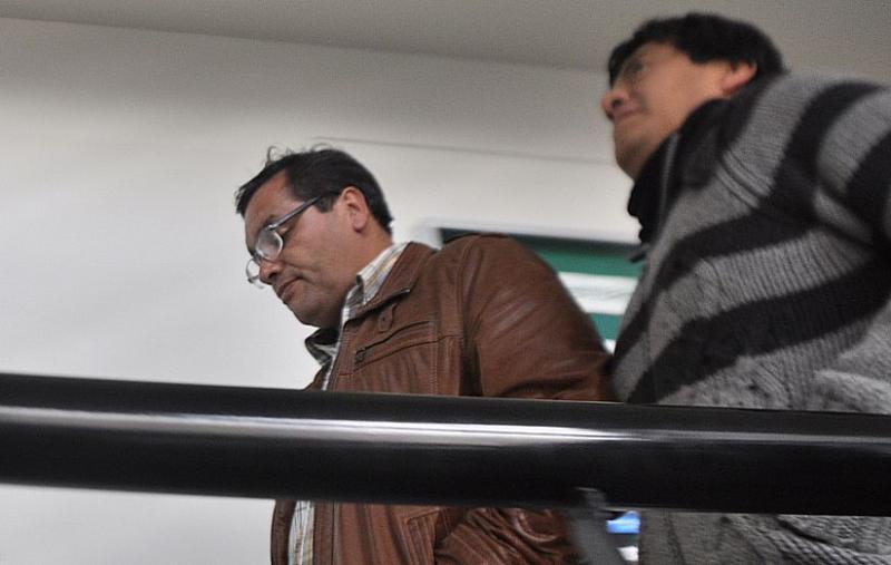 Echan a funcionarios tras borrachera en sede regional