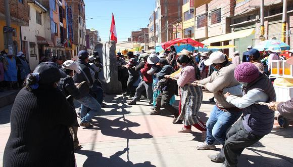 Comerciantes no cumplen compromisos y vuelven a instalarse en calles de Puno