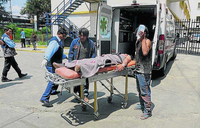 Obrero que trabajaba en colegio resulta herido al caerle estructura metálica