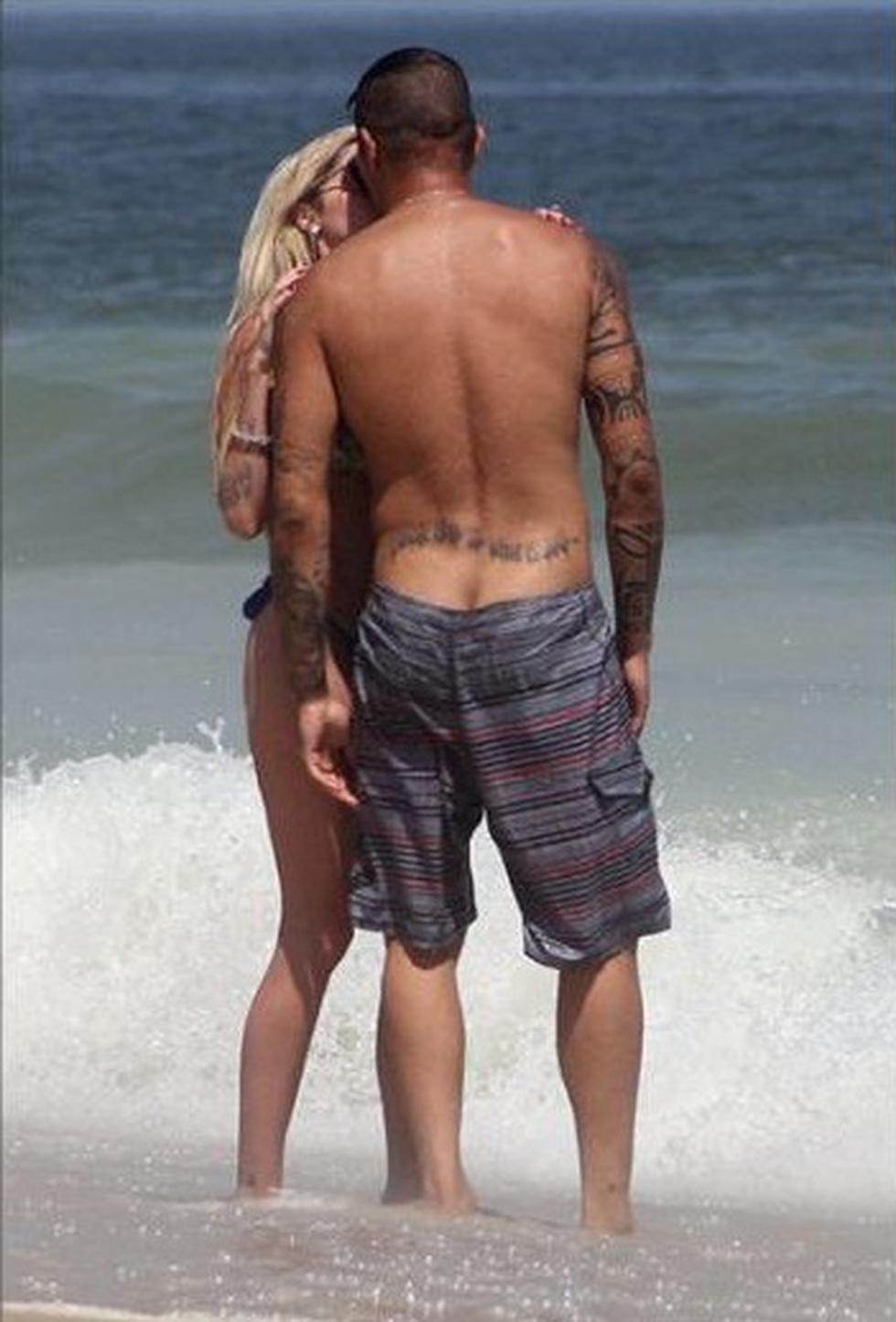 Paolo Guerrero fue fotografiado con una bella modelo