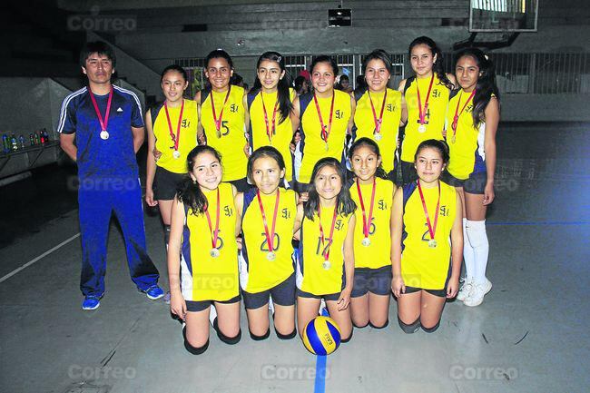 Santa Úrsula campeonó en vóley de Juegos Codecoa 2015