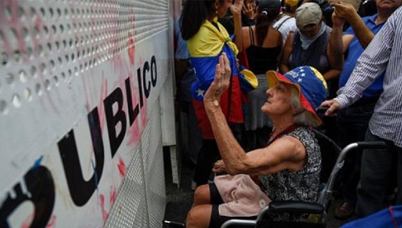 Venezuela: Abuelos desafían a Nicolás Maduro por grave crisis de salud (VIDEO y FOTOS)