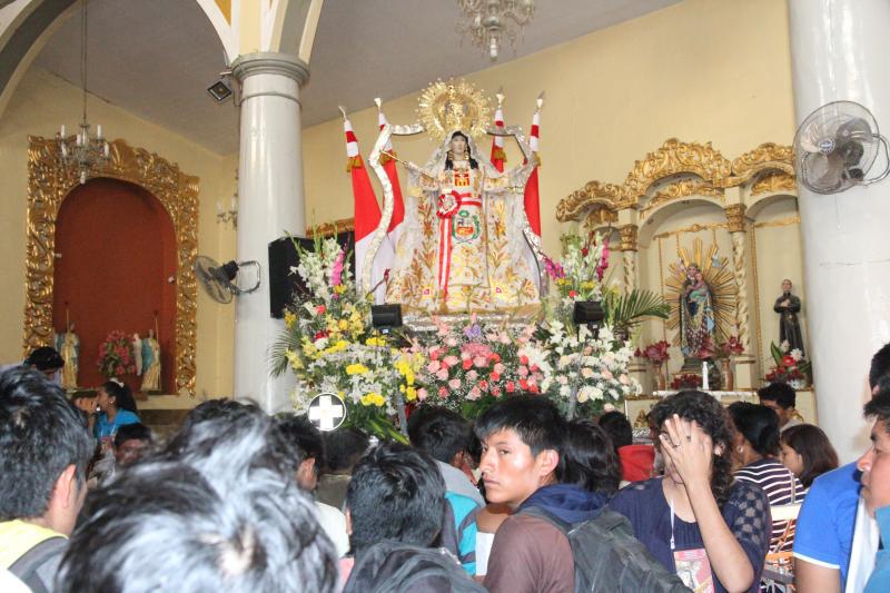 Miles acuden al altar de la Virgen de Las Mercedes 