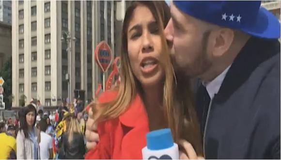 ​Periodista colombiana fue acosada en vivo cuando transmitía desde Rusia (VIDEO)