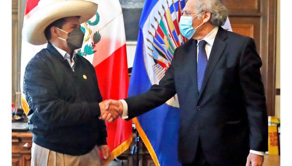 La reunión, en la que el jefe del Estado recibió el saludo protocolar de Luis Almagro, se realizó previo a su participación en la sesión del Consejo Permanente de la OEA.  (Foto: Presidencia)